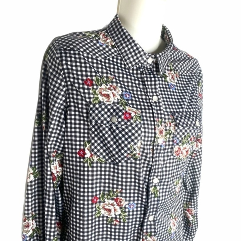 new Gingham and floral Snap button shirt